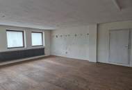 Mehrfamilienhaus mit Geschäftslokal