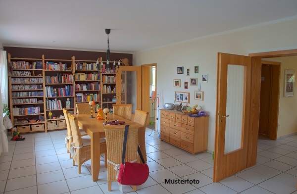 Modernes Reihenmittelhaus mit Garten, Terrasse und Gartenhütte