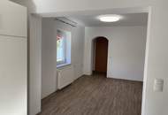 Tolles Mietwohnhaus mit Nebengebäude und Gartenhütte samt Sitzlaube an einer Sackgasse.