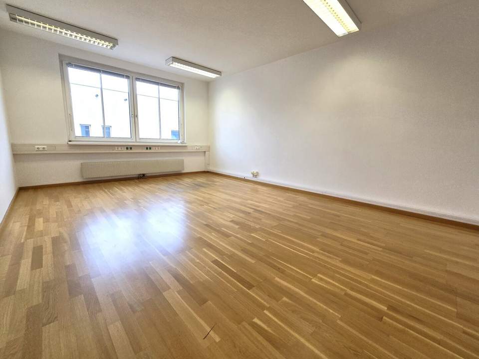 Mehrere freie Flächen in Bürogebäude nächst Triester Straße!