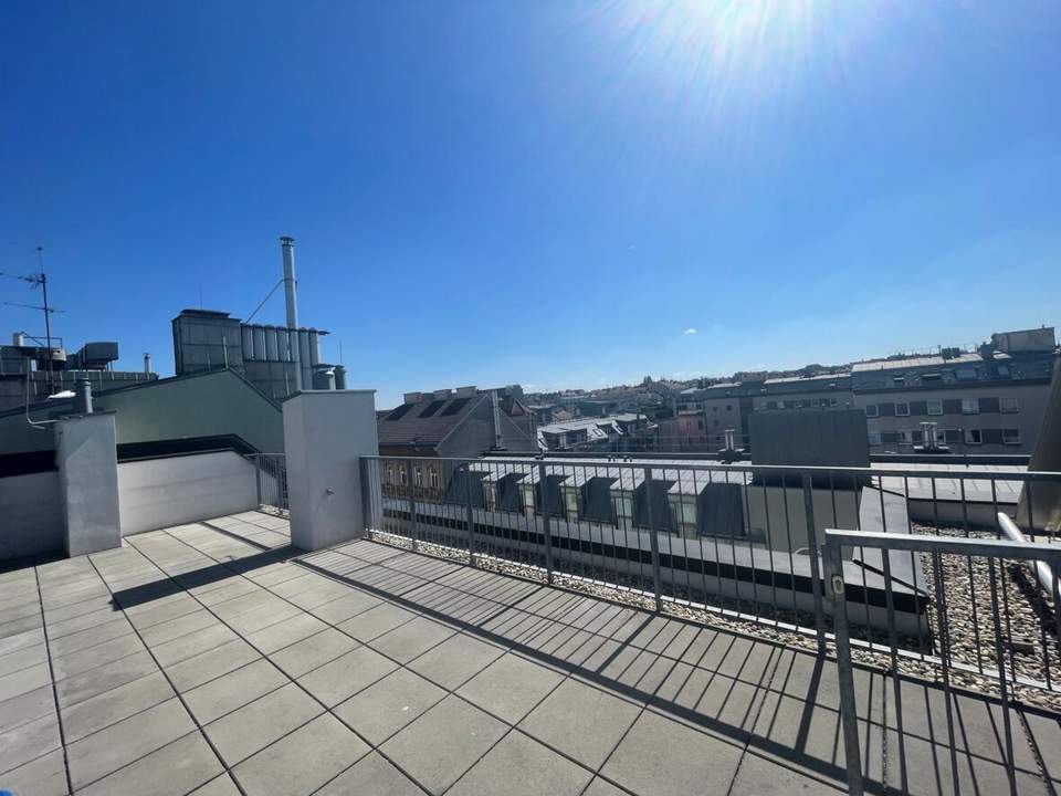 WG-geeignete helle 4-Zi Dachgeschoßwohnung mit großzügigen Terrassen zu vermieten!_Buchengasse_T31
