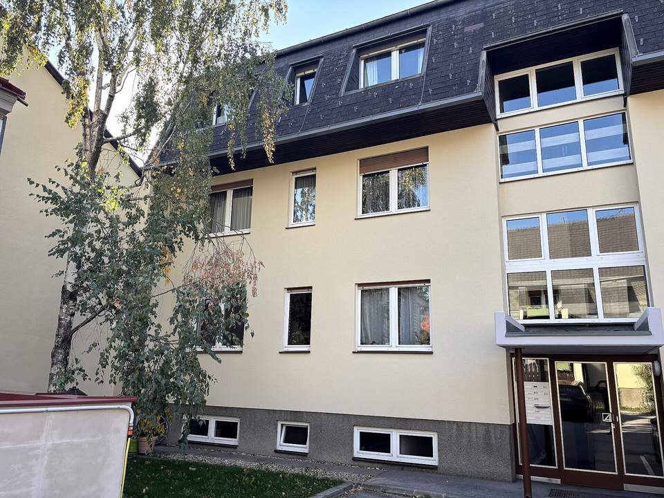 3-Zimmer-Wohnung mit Loggia und Parkplatz