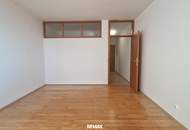 Zentrale Lage: Garconniere mit Loggia und TG-Abstellplatz