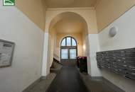 SANIERTE &amp; MÖBLIERTE DACHGESCHOSSWOHNUNG INKL. KÜCHE! SOFORT BEZIEH- ODER VERMIETBAR! FÜR ANLEGER UND EIGENNUTZER!