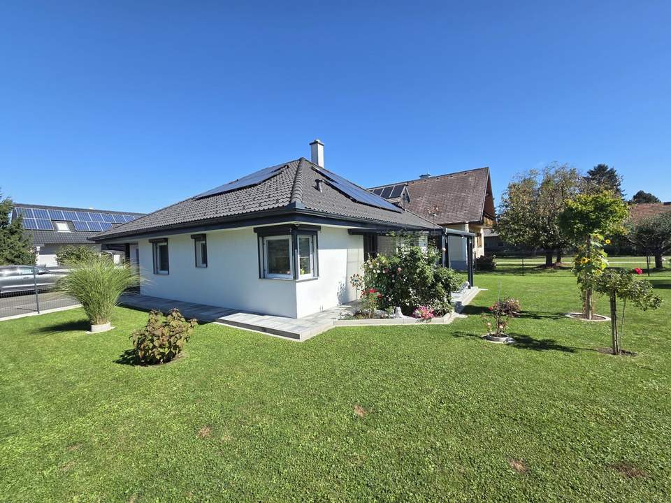 Sehr gepflegter Bungalow mit Garage und Carport in ruhiger Ortslage samt PV Anlage und Batteriespeicher