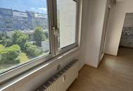 Ruhige und Helle Loggiawohnung in U-Bahn nähe mit Grünblick!!!!