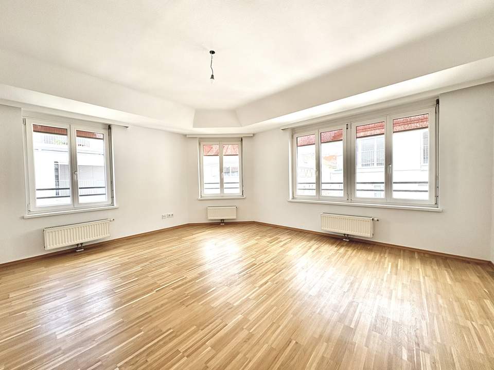 DG-Traum | 2-Zimmer-Wohnung + moderne Küche &amp; Tageslichtbadezimmer – in stilvoll saniertem Altbau