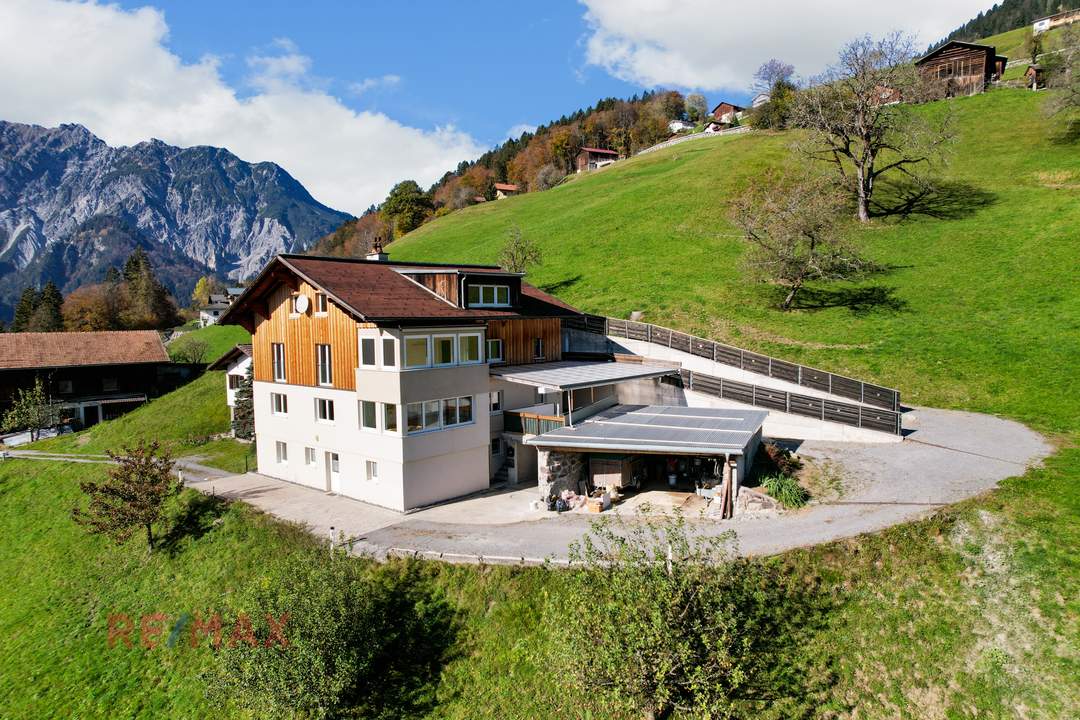 Mehrfamilienhaus mit Landwirtschaft in Bartholomäberg