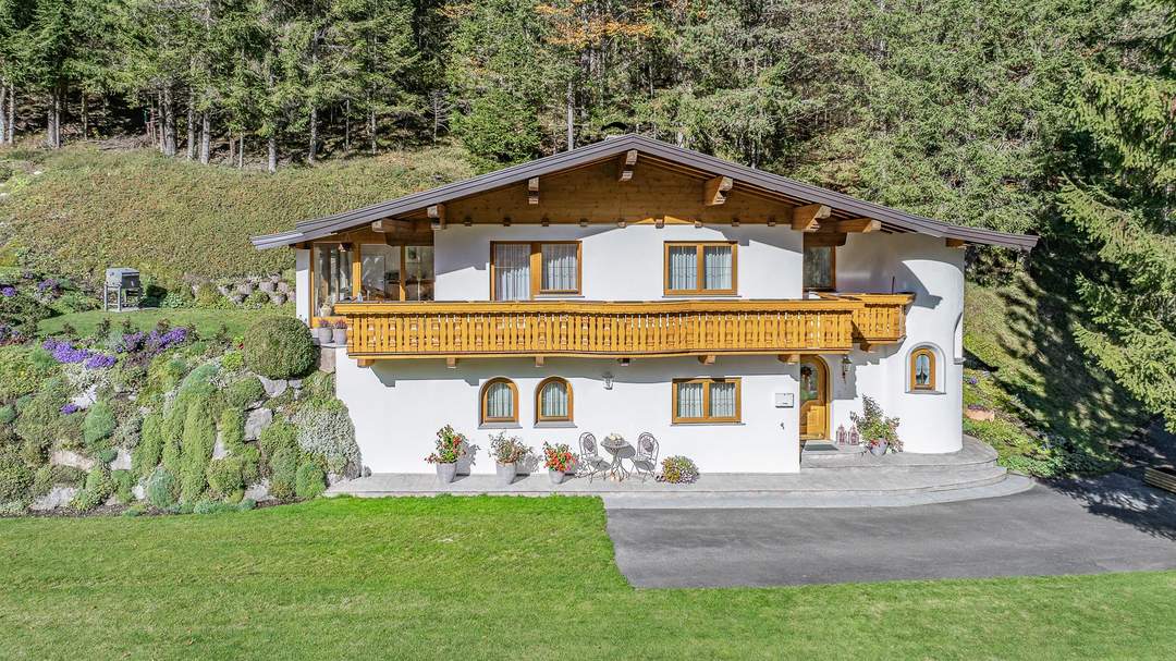 Anwesen in sonniger Panoramalage mit unverbaubarem Bergblick