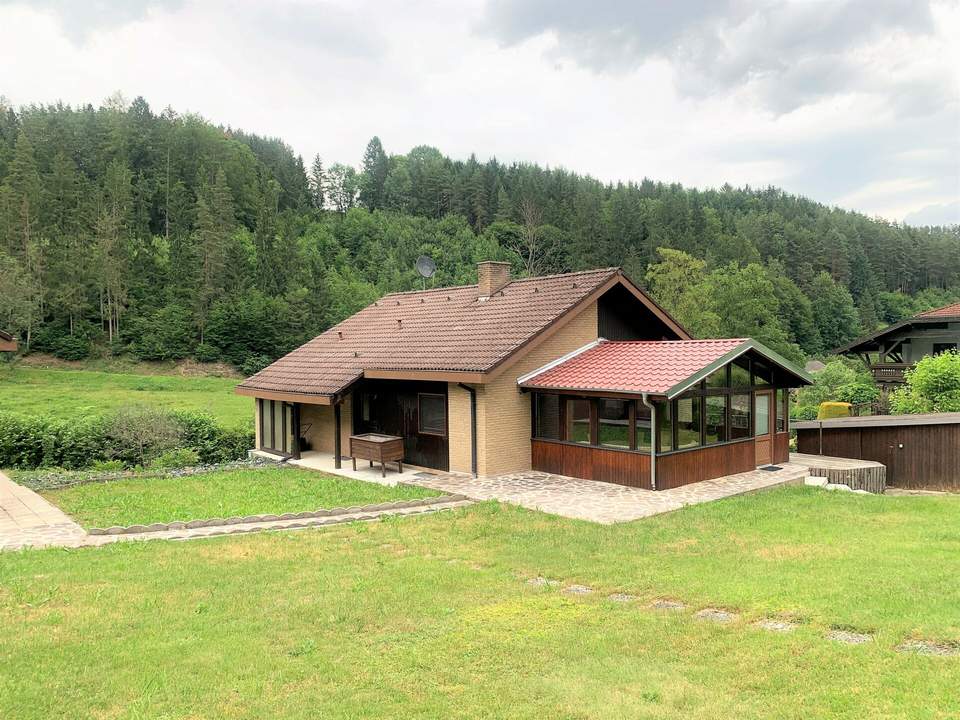 Haben Sie genug von der Stadt? Wohnen, wo die Ruhe zuhause ist - idyllischen Einfamilienhaus am Waldrand!
