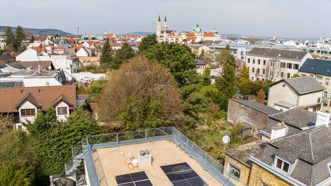 Fantastischer Rundum-Dachterrassenfernblick I Stadtvilla mit Naturpool im Zentrum Klosterneuburg I Doppelgarage I Fernsicht + Blick Stift Klosterneuburg