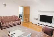 GROSSZÜGIGER FAMILIENHIT - FÜNF SCHLAFZIMMER - BALKON UND KLEINER GARTEN