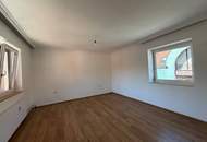 Stadthaus mit Geschäftsräumen, Wohneinheit, Garage und Stellplätzen – für Eigennutzer und Anleger