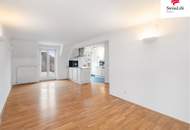 Helle 2 Zimmer Dachgeschoßwohnung | Große Terrasse | Hofseitiger Balkon | Sauna