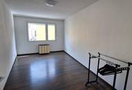 Großzügige 3 Zimmer Loggia Wohnung, ideal für WG s oder Familien