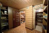 Großzügiges Wohnhaus mit Garagen für drei PKW, Sackgasse, Waldrandlage