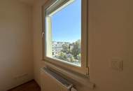 3-Zimmerwohnung befristet auf 10 Jahren im Erstbezug nach Generalsanierung // 3-room apt, lim. for 10 y rent, first occup. after complete renov. //