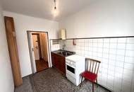 "2 Zimmer Wohnung am Friedrich Engels Platz"