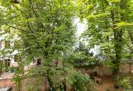 Sanierungsbedürftige Altbauwohnung in prachtvollem Jahrhundertwendehaus | Hofseitiges Schlafzimmer | Nähe Stadthalle, Vogelweidpark, Lugner City
