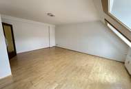 Schöne helle Dachgeschosswohnung in zentraler Lage
