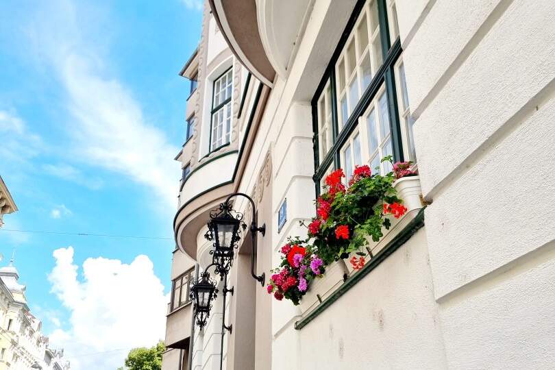 Preisreduktion! **Bestlage im Botschaftsviertel und neben Arenbergpark** Absolute Hof-Ruhelage mit Blick ins Grüne + Frisch renoviert + Traumhaft schönes Altbauhaus + Klassische Altbauwohnung, Wohnung-kauf, 540.000,€, 1030 Wien 3., Landstraße