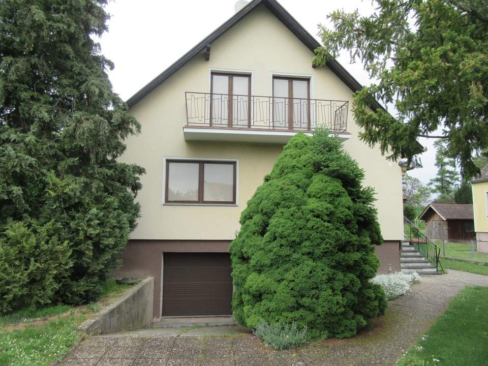 GEPFLEGTES EINFAMILIENHAUS MIT SEHR GROSSEM GRUNDSTÜCK