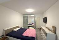 Viel barrierefreier Wohnraum, Platz für gemeinsame Werte und Indoor-Pool // Much barrier-free living-space, room for shared values, and indoor pool //