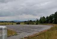 Direkt an der A1 alles Asphaltiert
