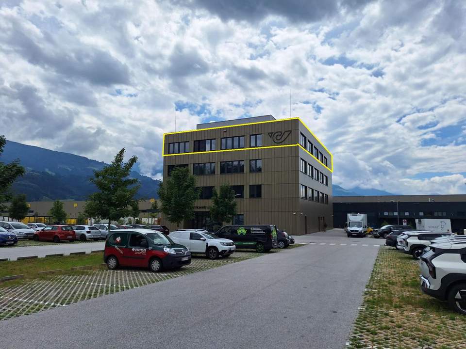 Moderne Büroflächen im Dachgeschoss, mit direkter Autobahnanbindung