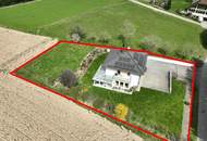 Neuwertiges Haus auf großem Baugrund in Randlage