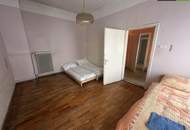 Renovierungsbedürftiges Einfamilienhaus im Zentrum von Knittelfeld mit Carports und Doppelgarage