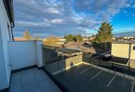 Erstbezug im Herzen von Deutsch-Wagram: Moderne Dachgeschoss-Wohnung mit Balkon, Fußbodenheizung und Parkplatz
