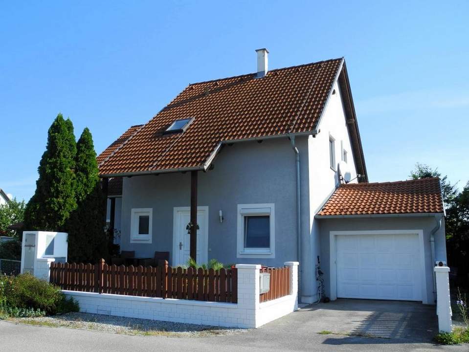 *Bezauberndes Haus mit großem Garten und Pool!*