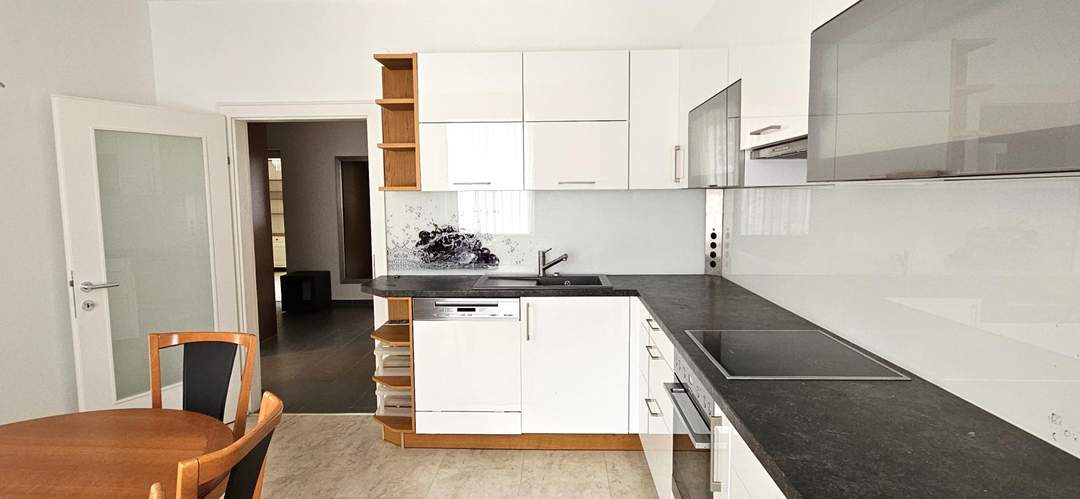 Große helle Familienwohnung!