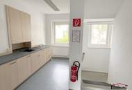 Kompaktes, teil-saniertes Büro auf Campusgelände