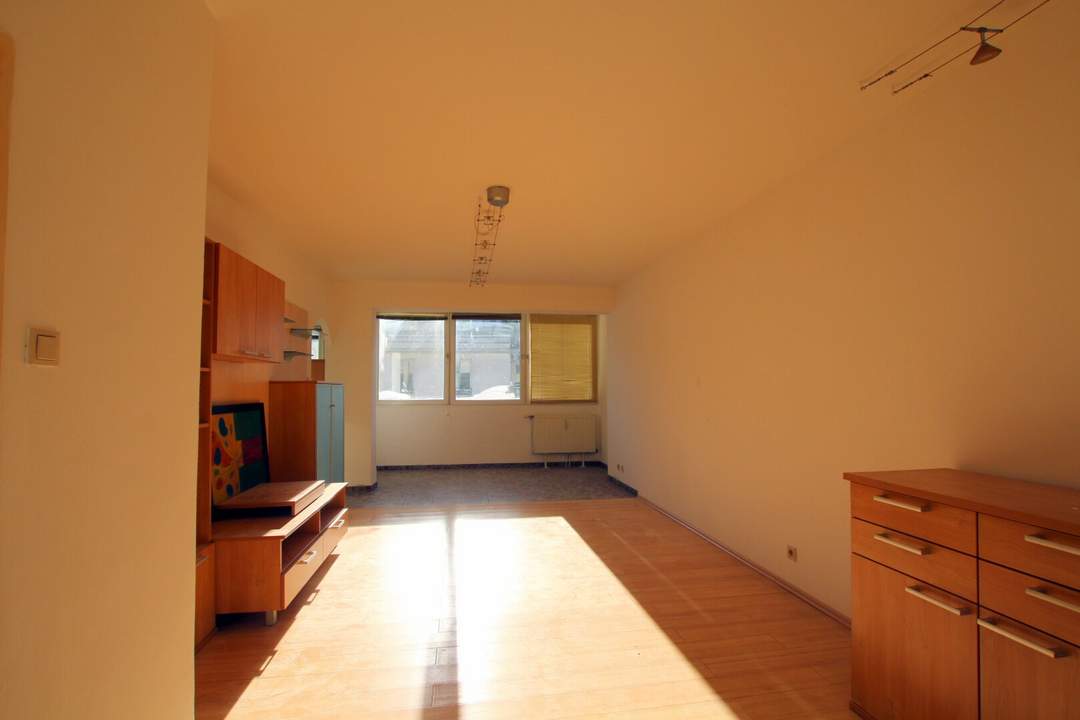 SCHÖNE 3/4-ZIMMERWOHNUNG MIT LOGGIA