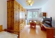 Großzügiges Zweifamilienhaus mit großem Garten und viel Potenzial