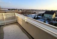 3 Zimmer. 3 Terrassen. Ein Zuhause! Genial - Lebens(t)raum Erfüller im Grünen - Klimaaktiv Bronze! Ab ins Dachgeschoss / Viel Lebensqualität! Wärmepumpe und Solaranlage + Naturnahe Gewässer ums Eck!