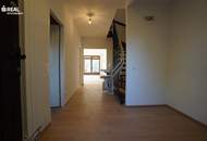 Reihenhaus im Wohnungseigentum - 91 m² auf 2 Ebenen, mit 3 Schlafzimmern, Wohnzimmer, Küche, Terrasse, Dachboden und Garage!