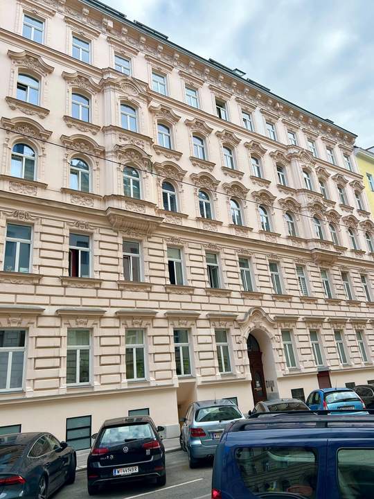 Provisionsfrei - generalsanierte 2-Zimmer-Altbauwohnung in bester Lage (Lagezuschlag)! (Provisionsfrei)