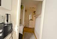 Charmante 2 Zimmer Wohnung mit Potenzial zur 3 Zimmer Lösung !