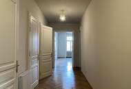 Großzügige, neu renovierte Büro-Wohnung in repräsentativem Stilaltbau Nähe Staatsoper!
