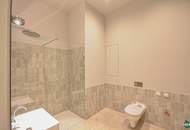 Erstbezug nach Sanierung – Repräsentatives Altbau-Büro nahe Rathaus mit Terrasse