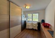 NEUBAU IN SONNIGER RUHELAGE MIT GROßZÜGIGEM BALKON &amp; ANKLEIDEZIMMER