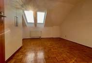 Helle 4-Zimmer-Dachgeschosswohnung mit Terrasse &amp; TG-Platz