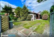 Baugrundstück mit Bungalow / U-Bahn in wenigen Gehminuten erreichbar