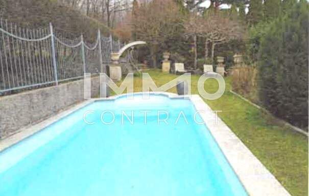 Großzügige Villa mit zauberhaftem Garten und Pool am Rande des Wienerwals