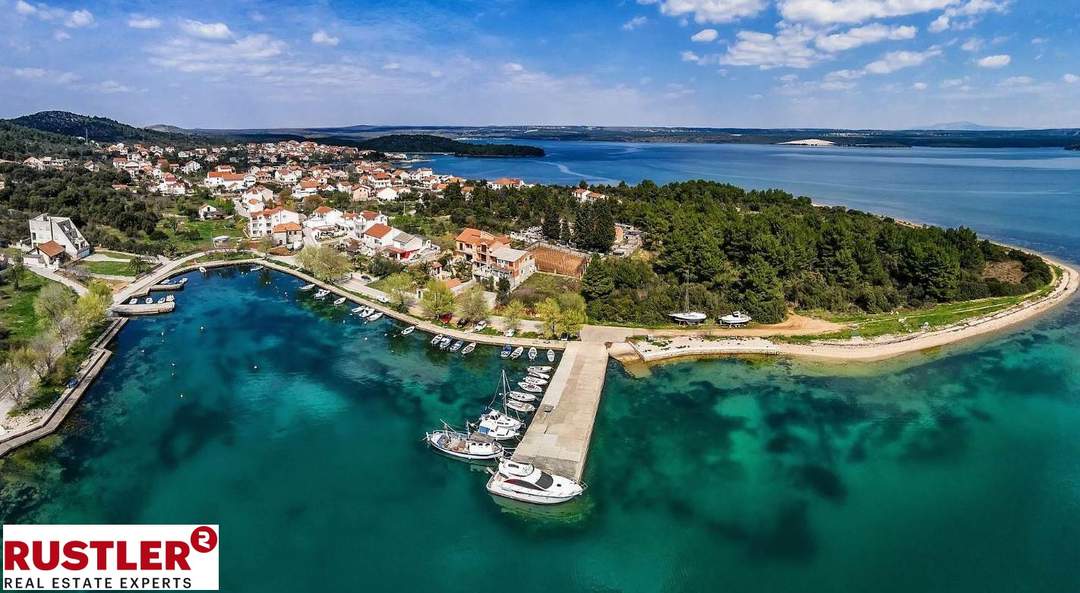 Baugrund in Kroatien - idyllischer Lage – Direkt am Meer in Raslina bei Vodice und Sibenik