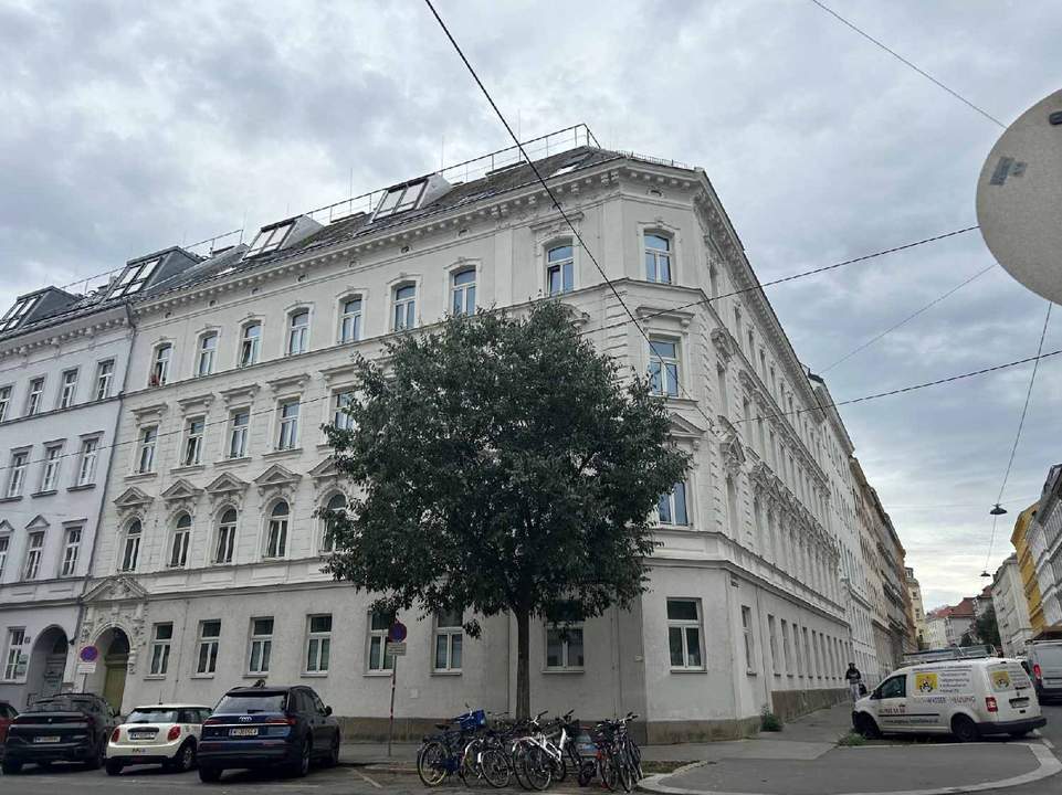 Helle 3-Zimmer-Maisonette mit Freifläche und Galerie!