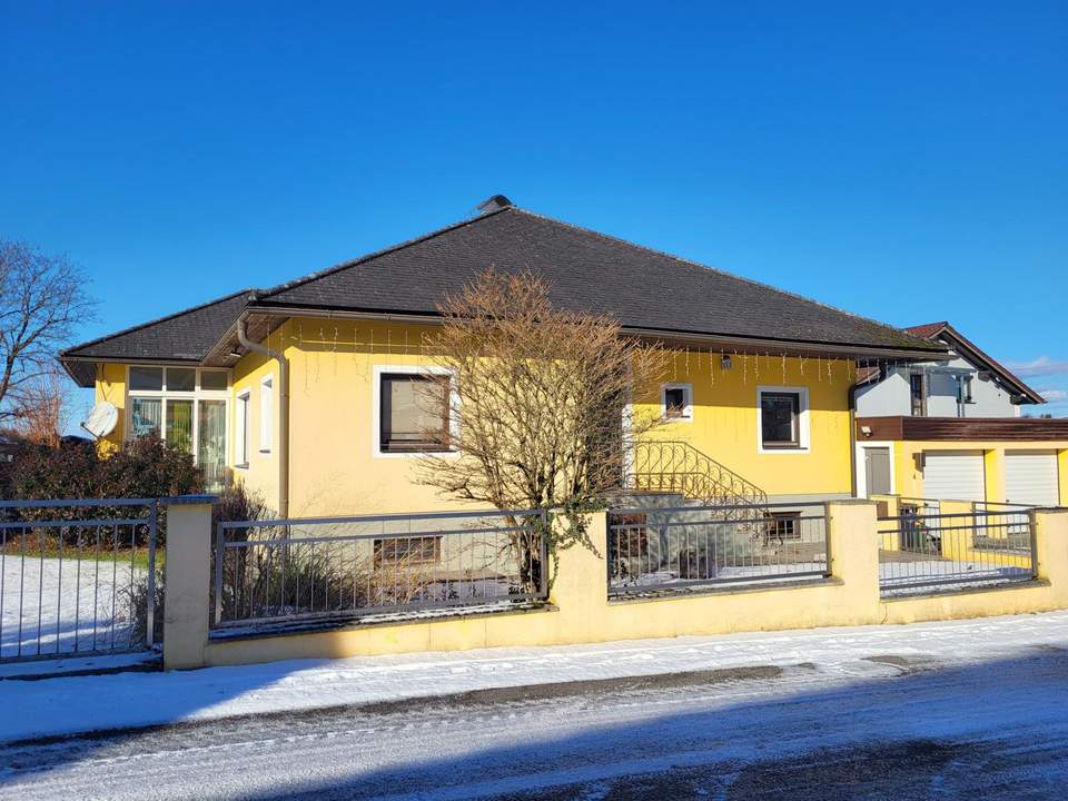 Bungalow mit Wintergarten, Pool und Doppelgarage!